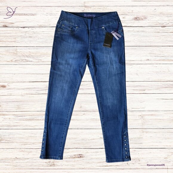 Bluberry Denim Women's Capri Jeans with Button Accents~Size 10~NWT - Picture 1 of 9